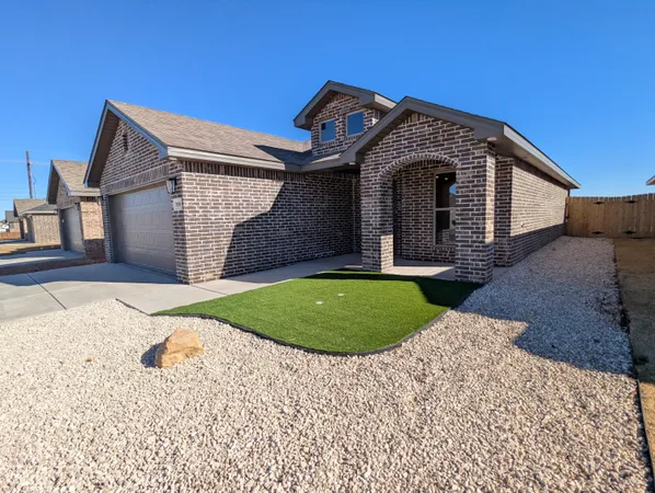 $1,819 | 2008 Cottonwood Avenue, Wolfforth, TX 79382
