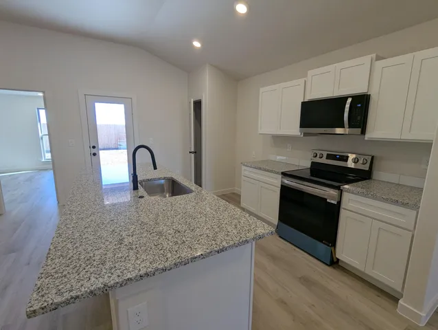 $1,825 | 2008 Cottonwood Avenue, Wolfforth, TX 79382