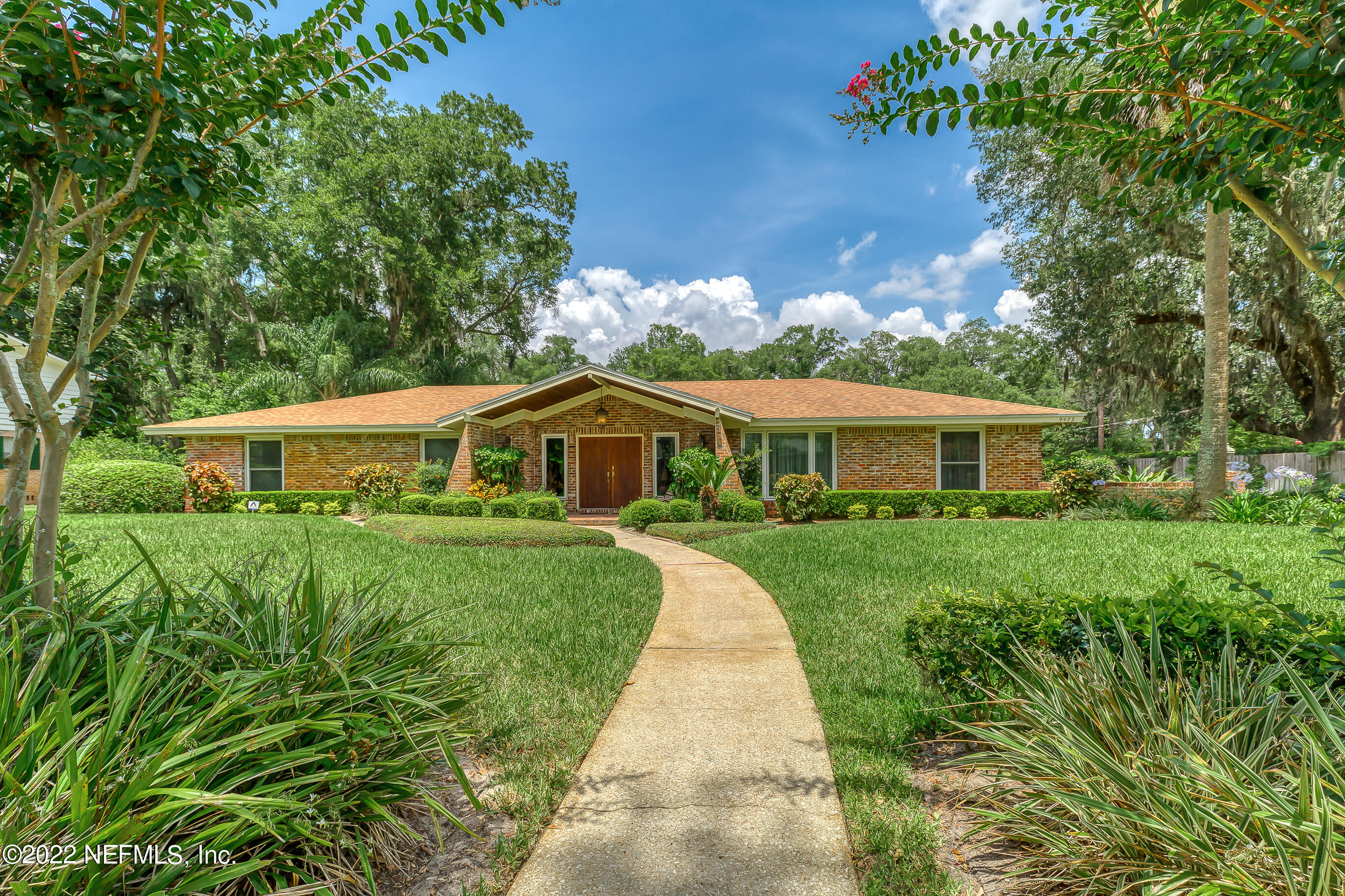 9475 Woodhaven Road Jacksonville, FL 32257 - Photo 7 of 78 a front view of a house with a yard