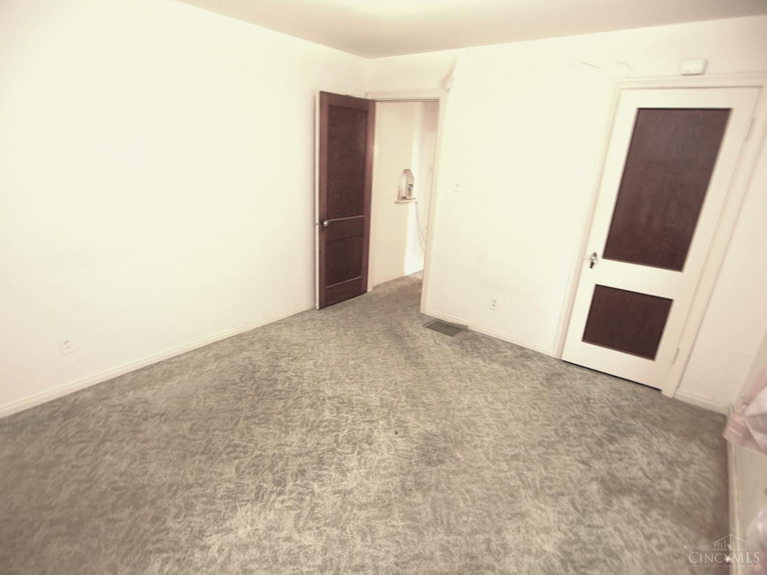 1646 Quebec Road Cincinnati, OH 45205 - Photo 13 of 19