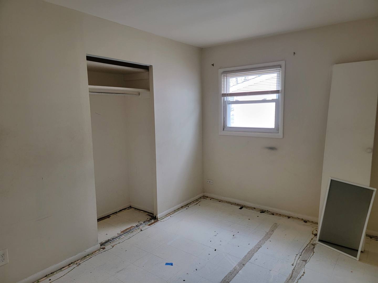 117 South Willow Lane Glenwood, IL 60425 - Photo 17 of 27 a view of a room with closet