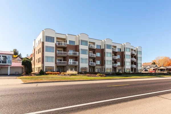 $599,000 | 900 South Lakeshore Drive, Unit 405, Lake City, MN 55041