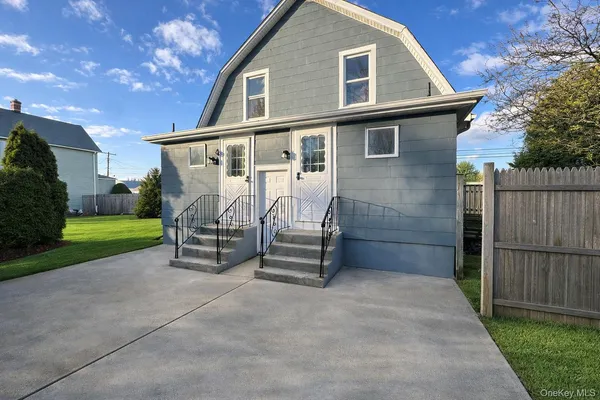 $2,900 | 64-66 Hawley Avenue, Unit 66, West Islip, NY 11795