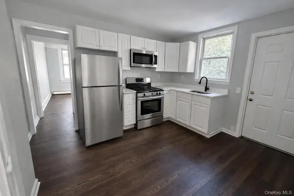 $2,900 | 64-66 Hawley Avenue, Unit 66, West Islip, NY 11795