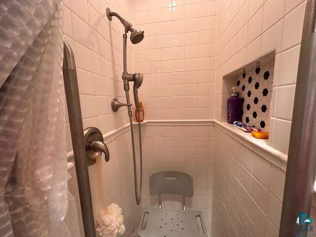 1601 4th Avenue International Falls, MN 56649 - Photo 20 of 50 Full bath featuring a shower stall