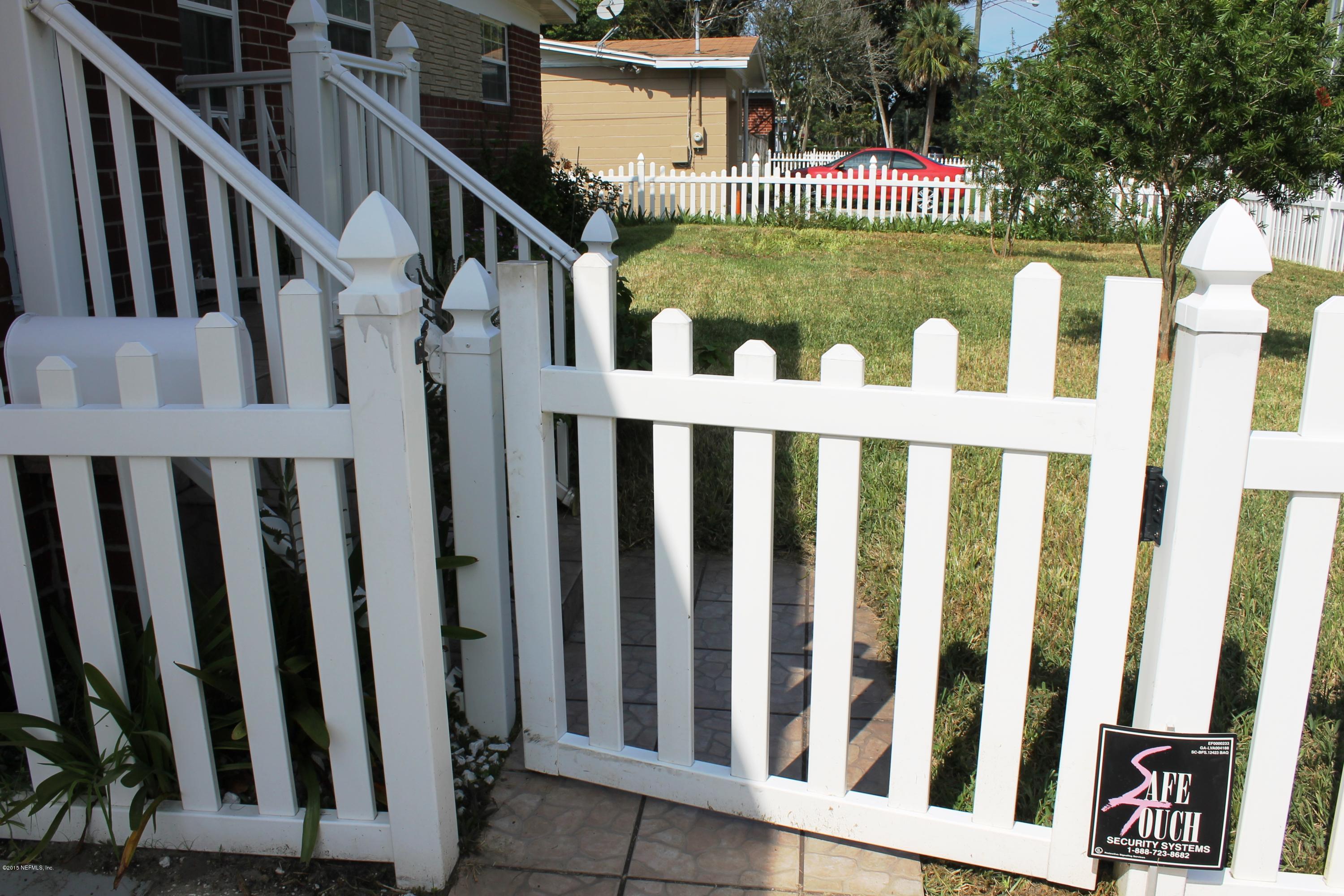 3504 Rogero Road Jacksonville, FL 32277 - Photo 4 of 38 a view of small garden with wooden fence