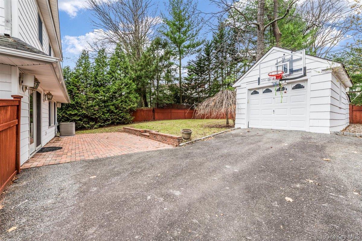 16 Lodge Road Great Neck, NY 11021 - Photo 22 of 24