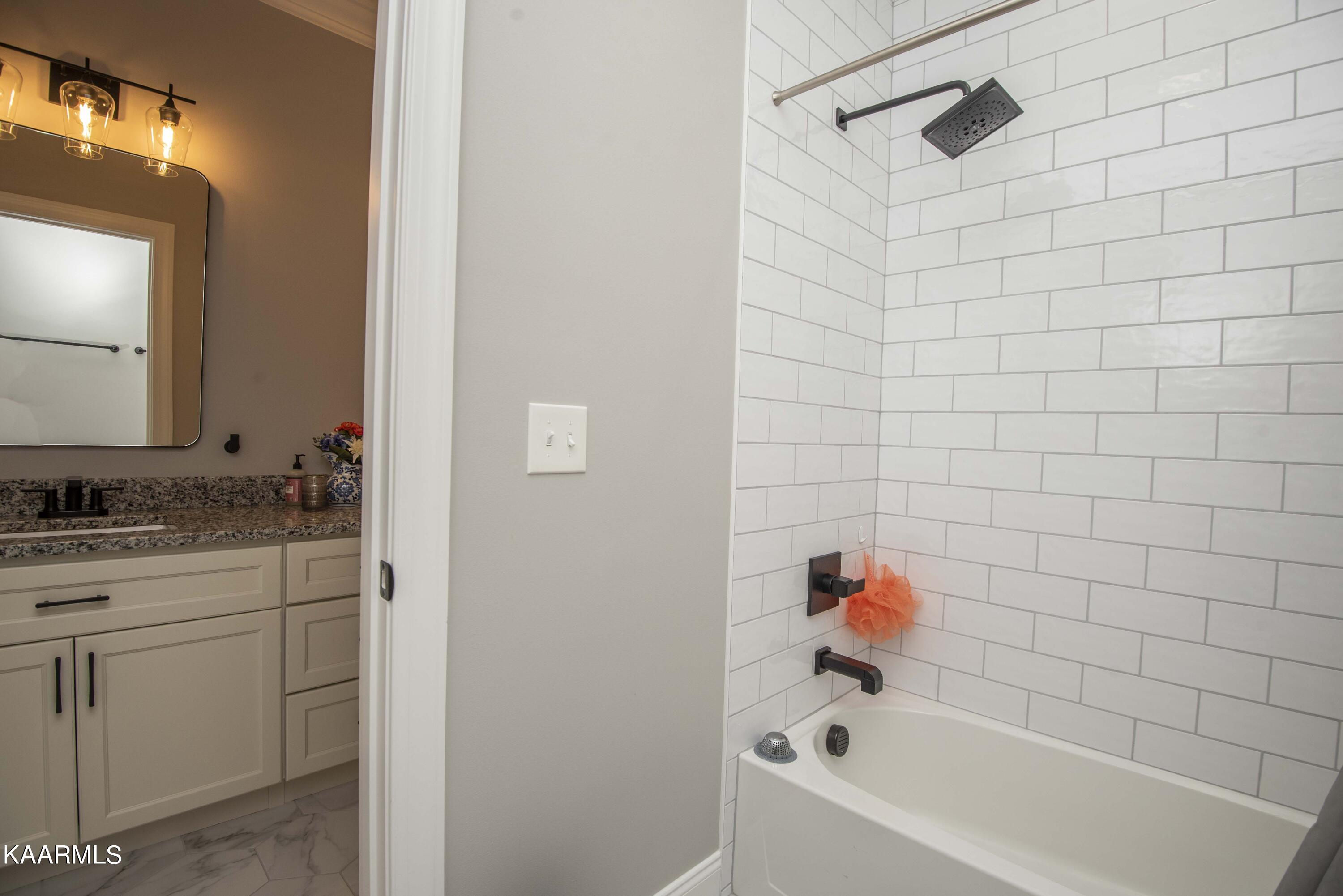 107 Inola Place Loudon, TN 37774 - Photo 27 of 35 secomd bath 1