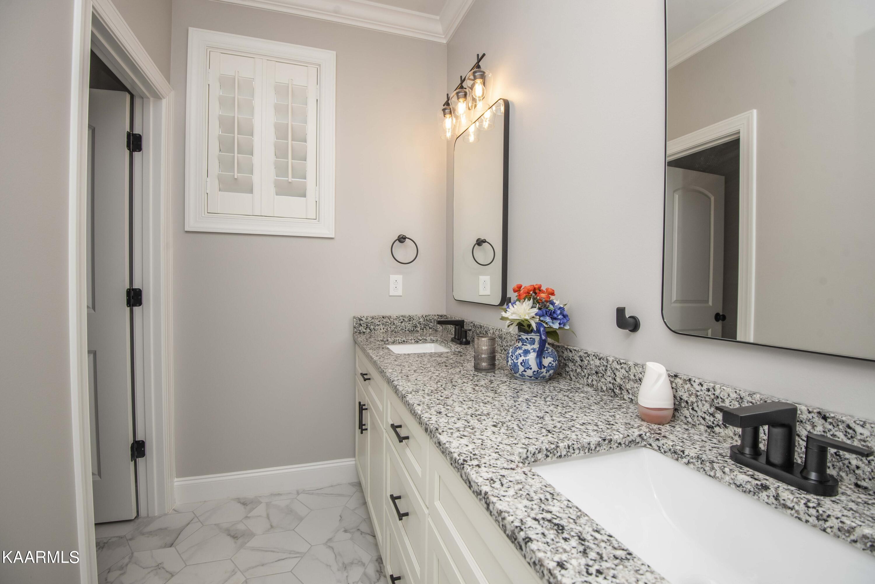 107 Inola Place Loudon, TN 37774 - Photo 28 of 35 second bath 2