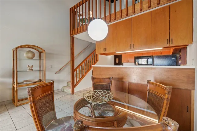 a view of a livingroom with furniture