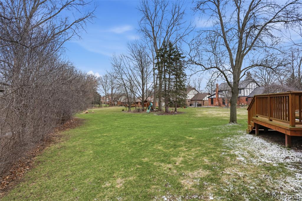1669 Snowden Circle Rochester Hills, MI 48306 - Photo 11 of 32