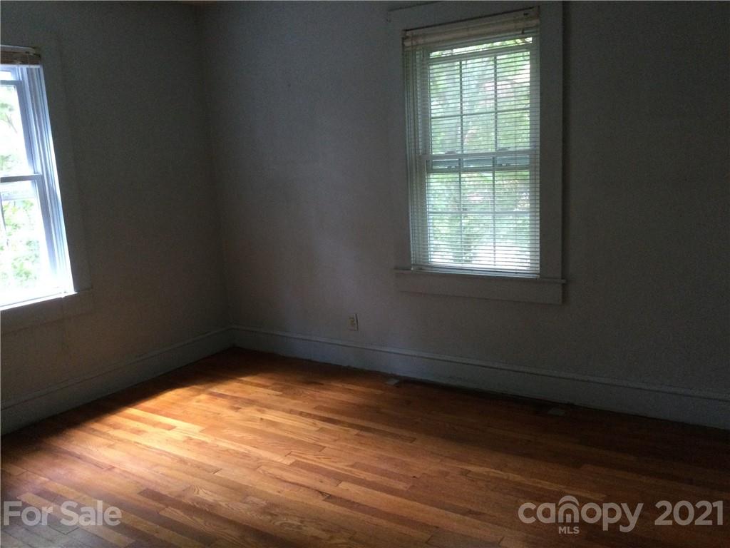 115 Kingsgate Road Asheville, NC 28805 - Photo 12 of 19 Gallery Image 12