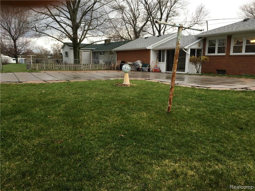 1911 West Lloyd Road Dundee, MI 48131 - Photo 15 of 15 IMG_1395.JPG