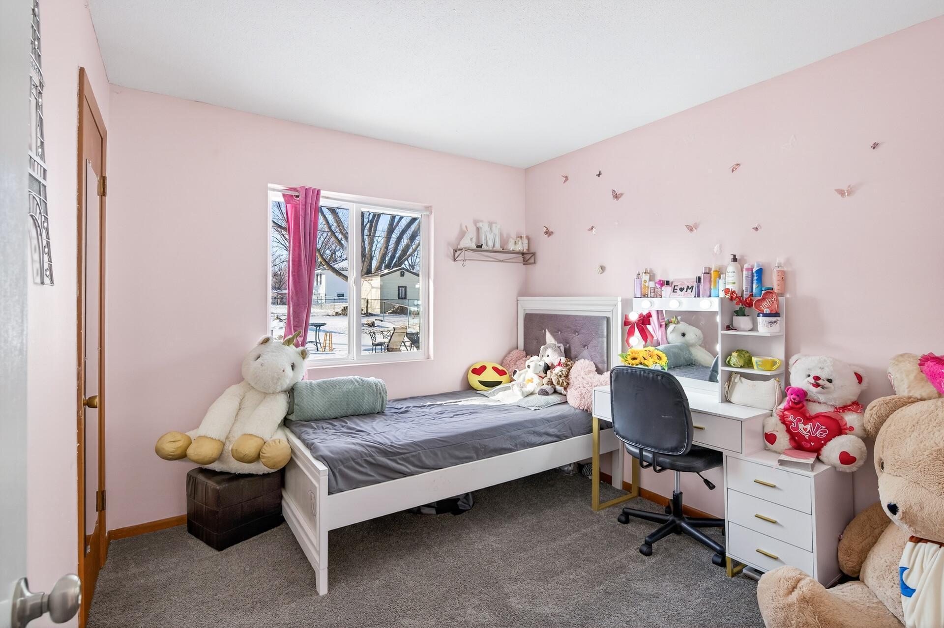 83 Farrell Street North Maplewood, MN 55119 - Photo 12 of 37