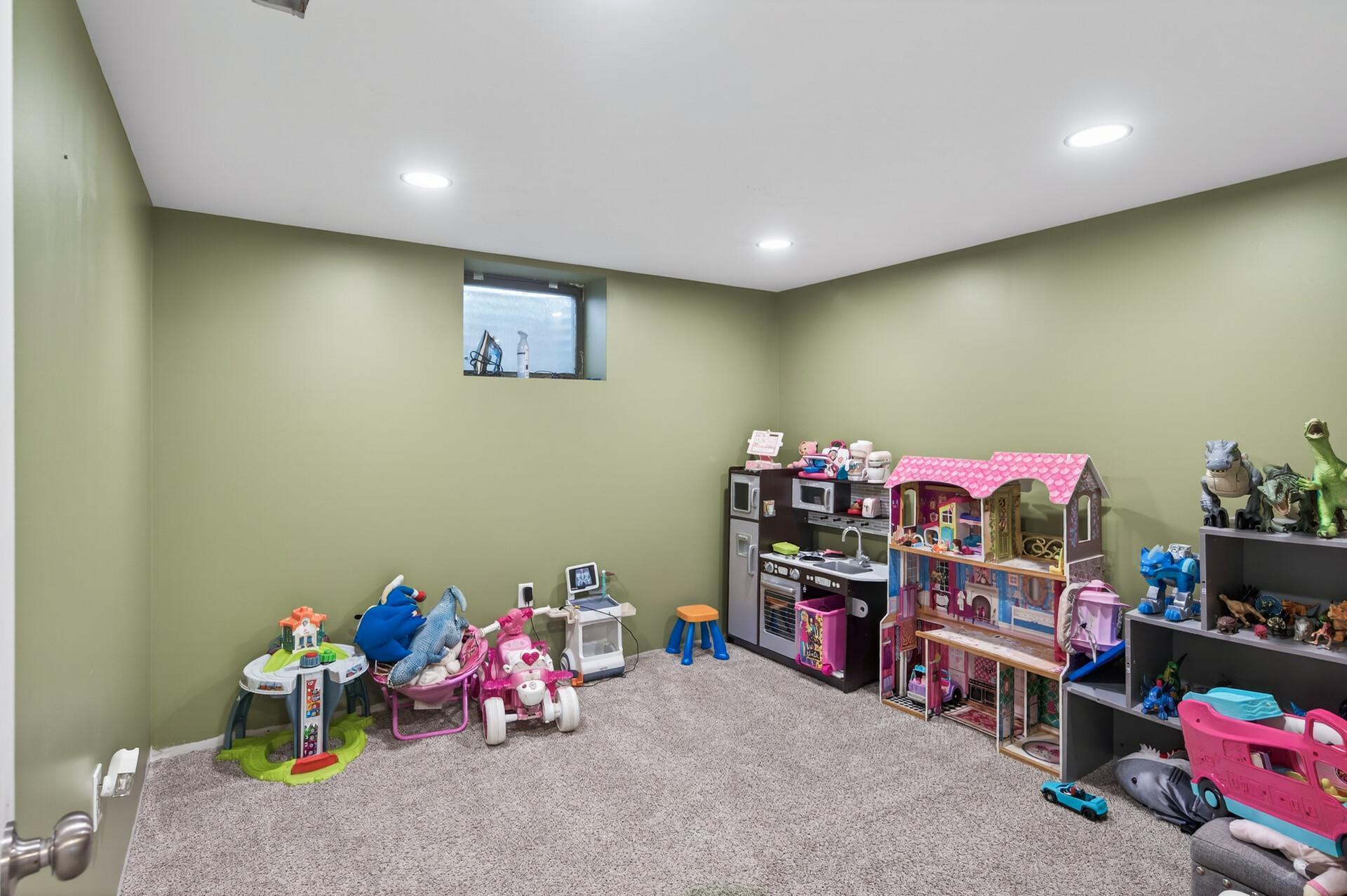 83 Farrell Street North Maplewood, MN 55119 - Photo 19 of 37