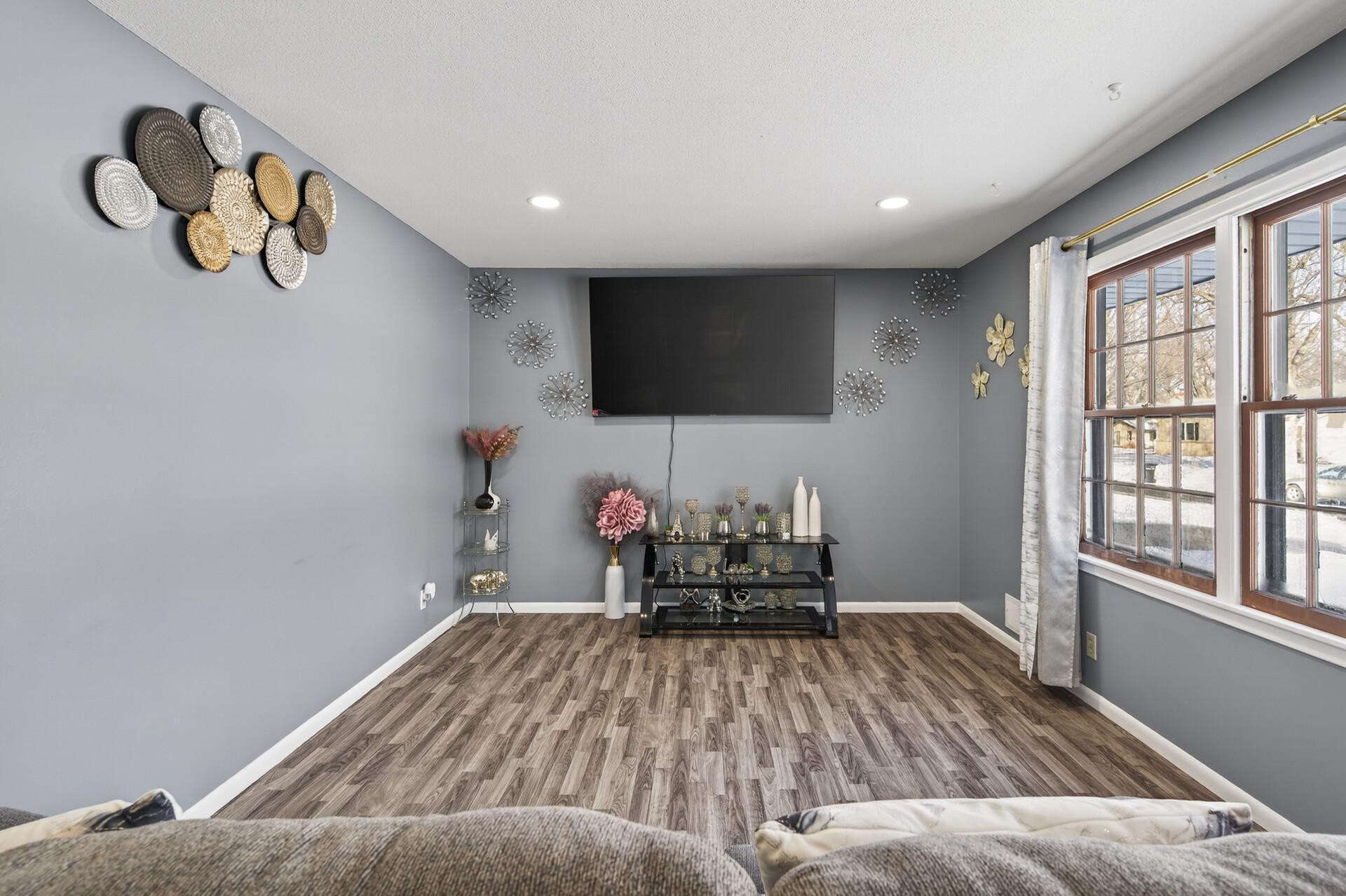 83 Farrell Street North Maplewood, MN 55119 - Photo 5 of 37