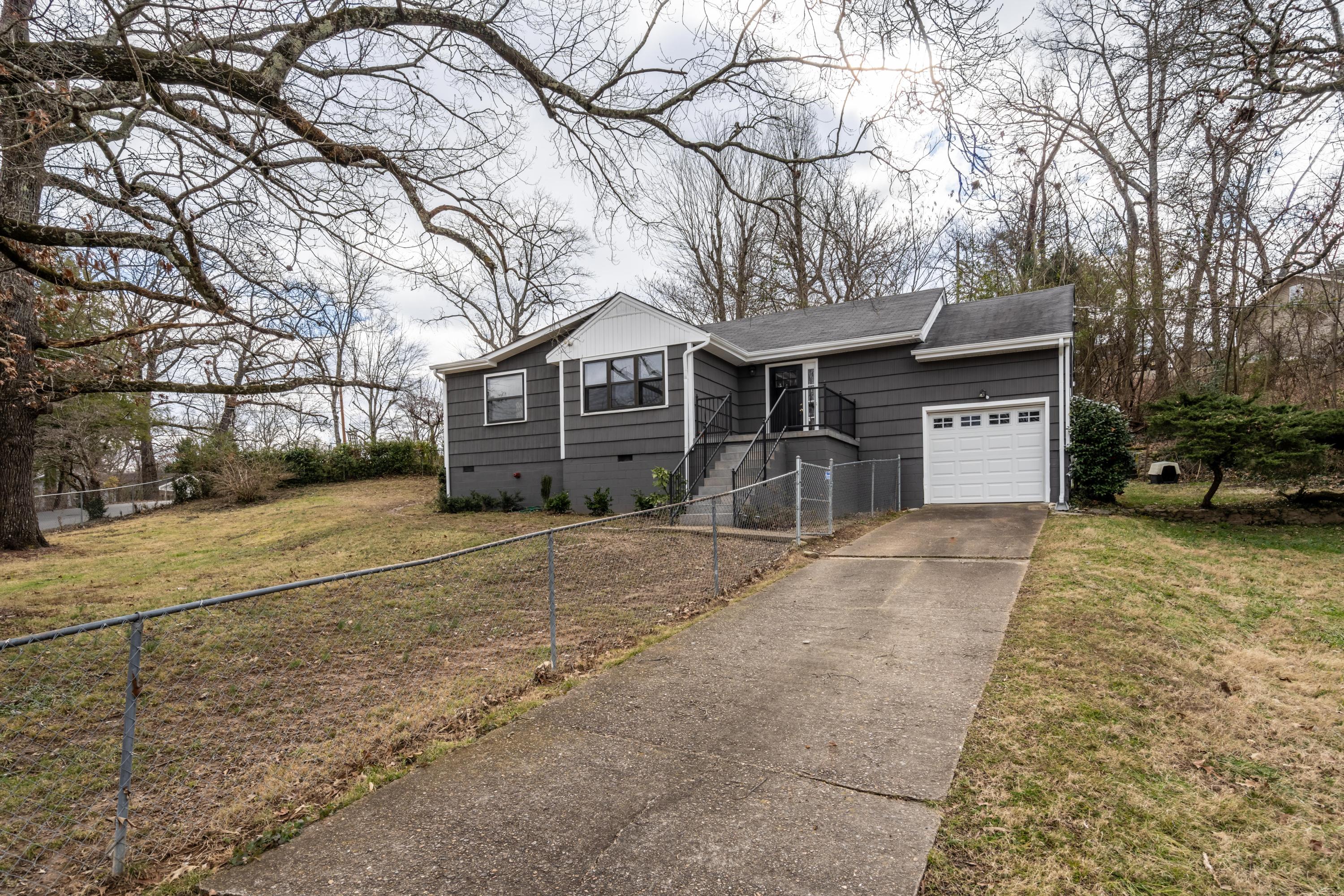 706 Intermont Road Chattanooga, TN 37415 - Photo 2 of 23 Large Corner Lot