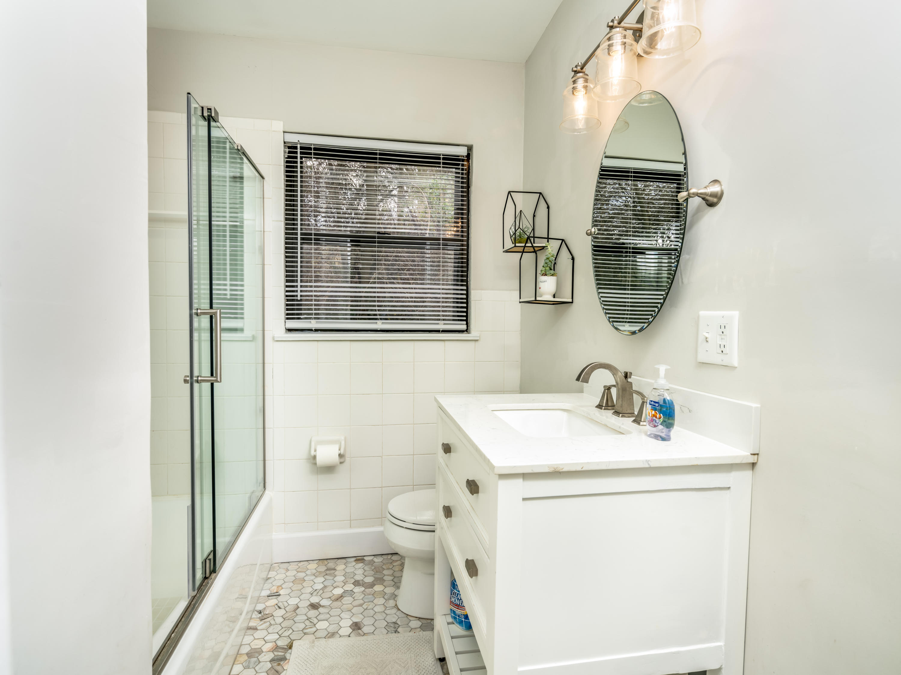 706 Intermont Road Chattanooga, TN 37415 - Photo 16 of 23 Hall Bath
