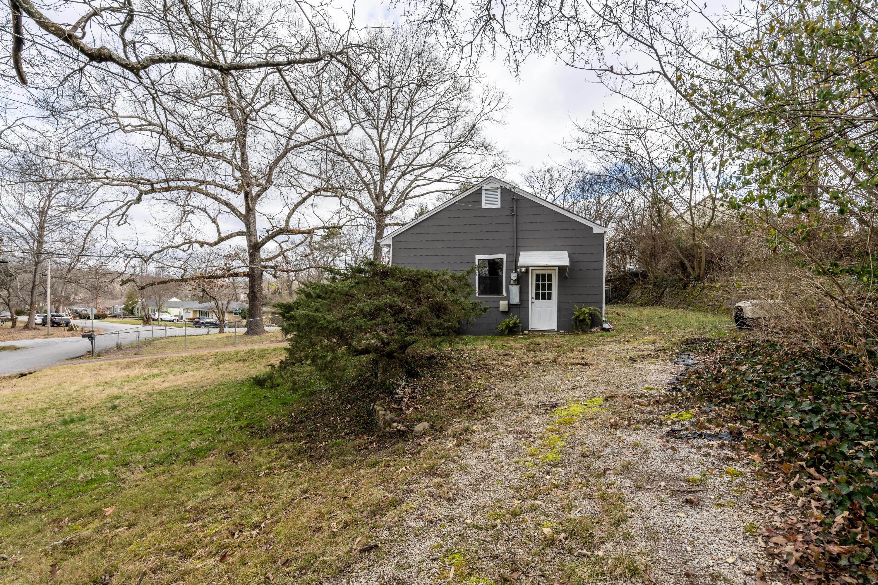 706 Intermont Road Chattanooga, TN 37415 - Photo 21 of 23 Side Entry Drive