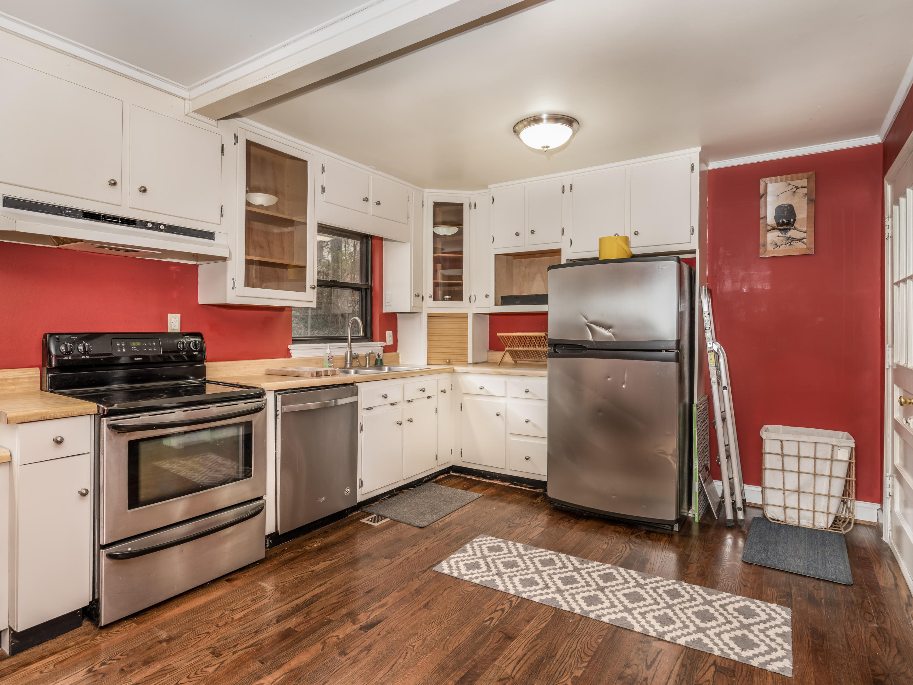 706 Intermont Road Chattanooga, TN 37415 - Photo 9 of 23 Large Kitchen