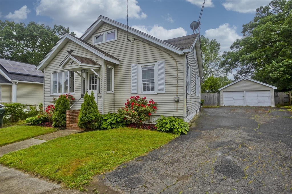 372 El Paso Street Springfield, MA 01104 - Photo 2 of 25 Gallery Image 2