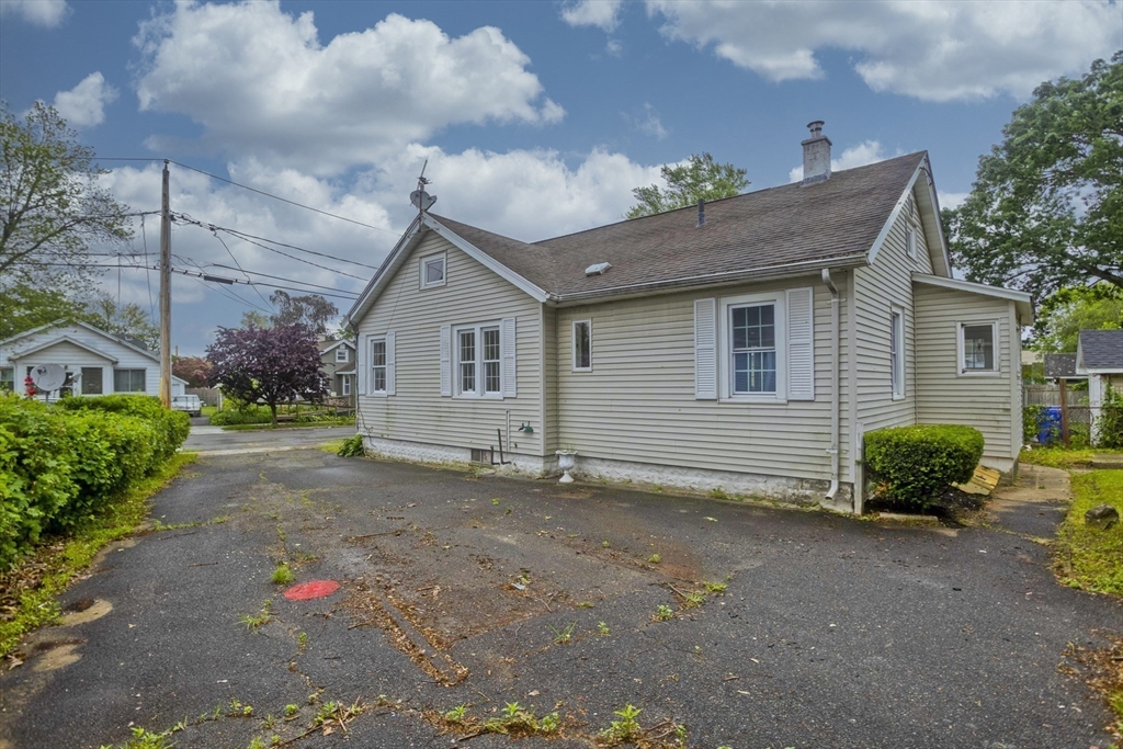 372 El Paso Street Springfield, MA 01104 - Photo 3 of 25 Gallery Image 3