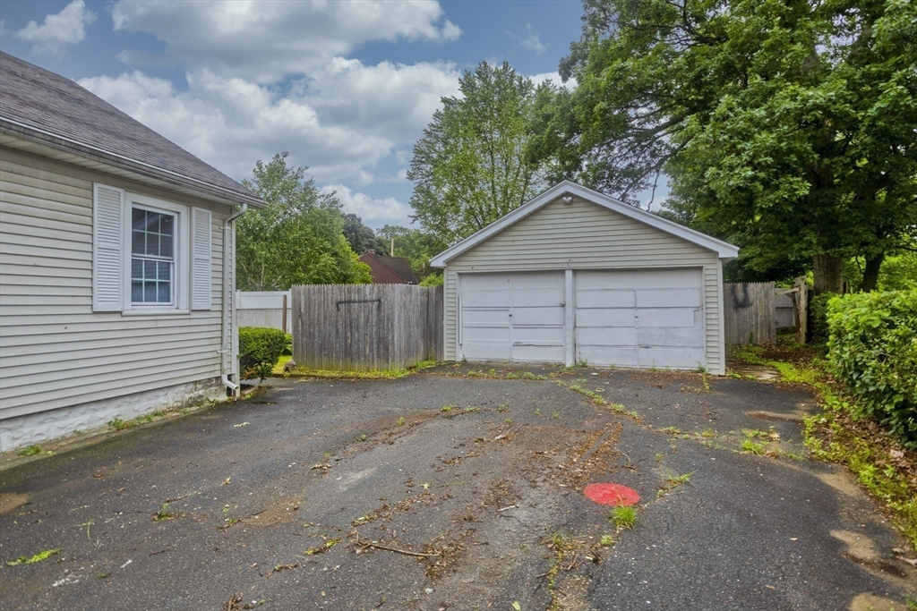 372 El Paso Street Springfield, MA 01104 - Photo 4 of 25 Gallery Image 4