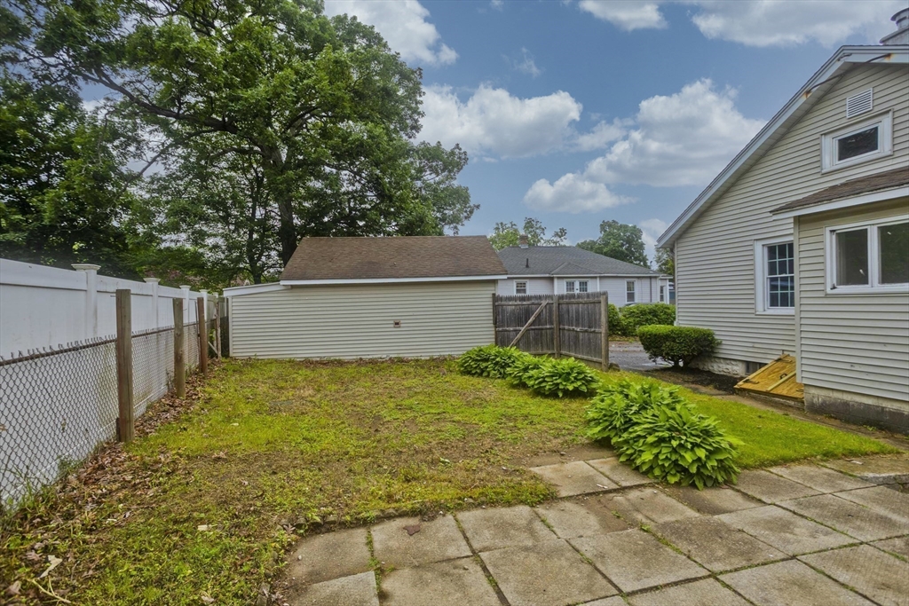 372 El Paso Street Springfield, MA 01104 - Photo 5 of 25 Gallery Image 5
