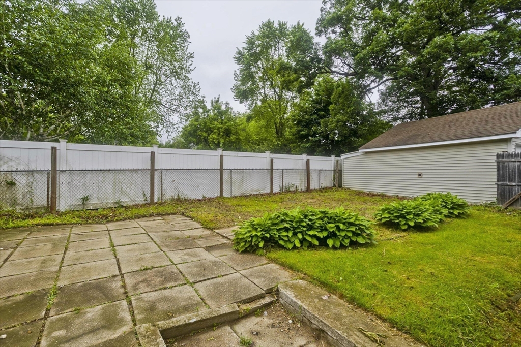372 El Paso Street Springfield, MA 01104 - Photo 6 of 25 Gallery Image 6