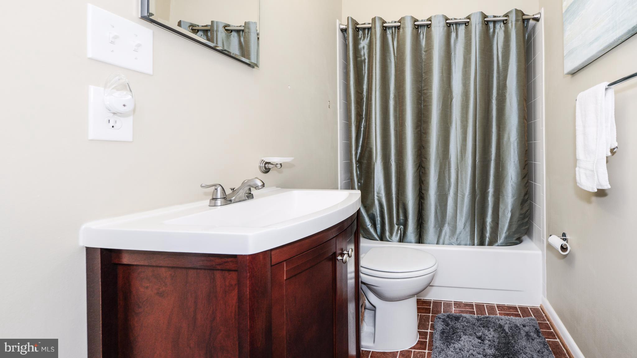 2281 Chestnut Burr Court Reston, VA 20191 - Photo 24 of 27 Bath