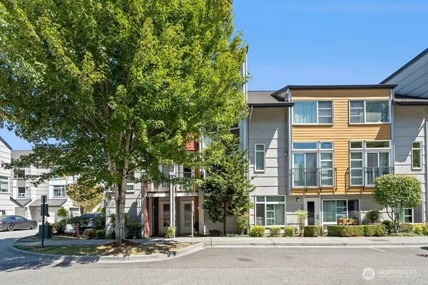 $845,000 | 15107 Northeast 81st Way, Unit 102, Redmond, WA 98052