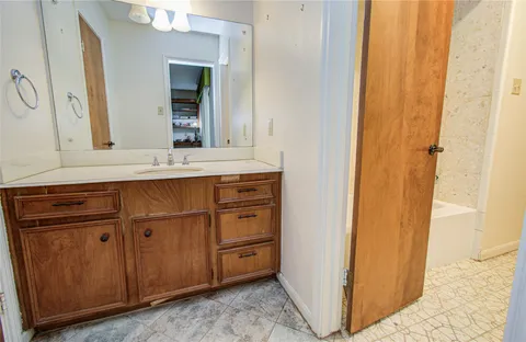 $329,900 | 10915 Kitty Brook Drive, Houston, TX 77071