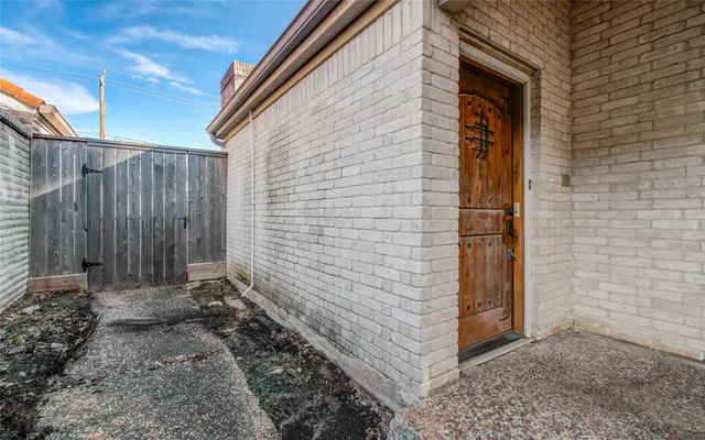 a view of a pathway of a house
