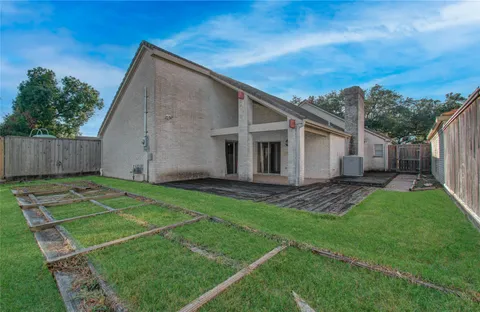 $329,900 | 10915 Kitty Brook Drive, Houston, TX 77071