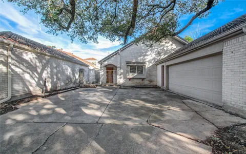 $329,900 | 10915 Kitty Brook Drive, Houston, TX 77071