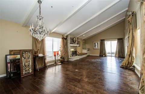 a view of a livingroom with furniture