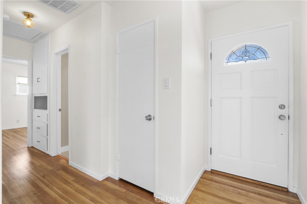10006 Van Ruiten Street Bellflower, CA 90706 - Photo 3 of 41 ENTRY