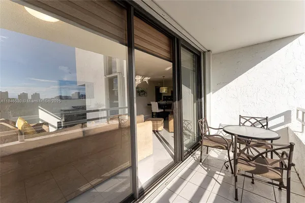 $2,950 | 20225 Northeast 34th Court, Unit 818, Aventura, FL 33180