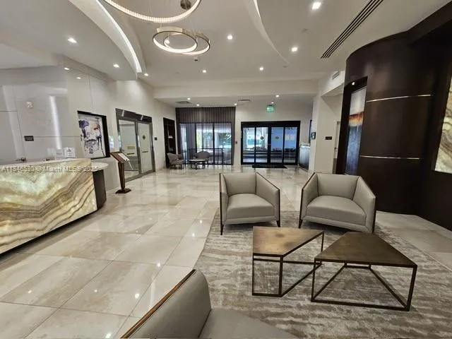 $2,950 | 20225 Northeast 34th Court, Unit 818, Aventura, FL 33180