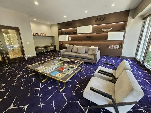 $2,950 | 20225 Northeast 34th Court, Unit 818, Aventura, FL 33180