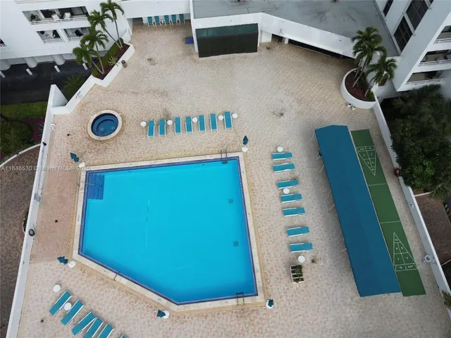 $2,950 | 20225 Northeast 34th Court, Unit 818, Aventura, FL 33180