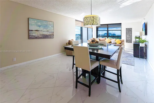 $2,950 | 20225 Northeast 34th Court, Unit 818, Aventura, FL 33180