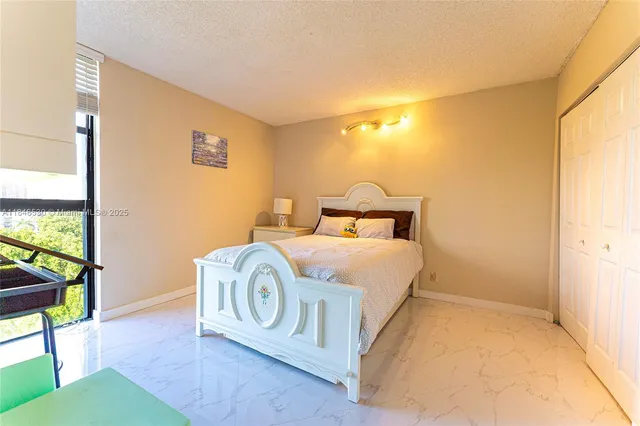 $2,950 | 20225 Northeast 34th Court, Unit 818, Aventura, FL 33180