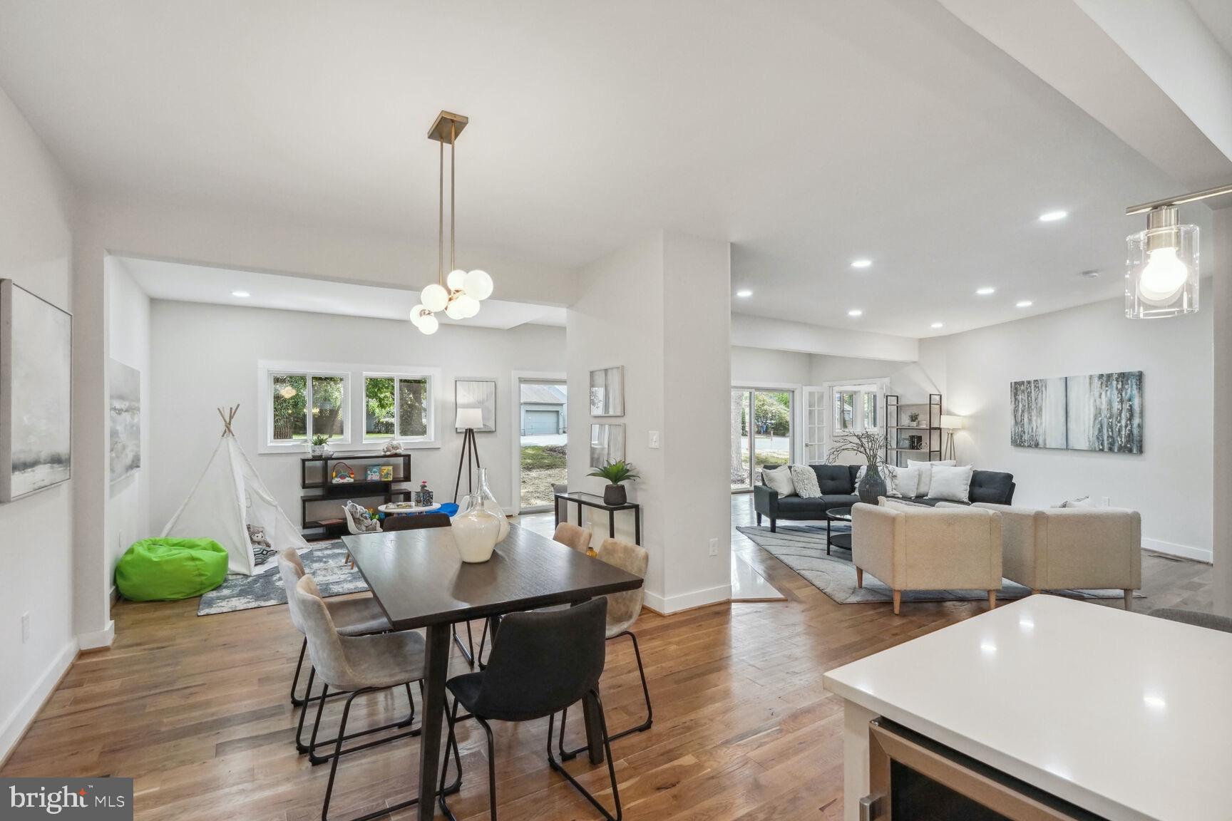 2215 Burgee Court Reston, VA 20191 - Photo 14 of 41 Dining area