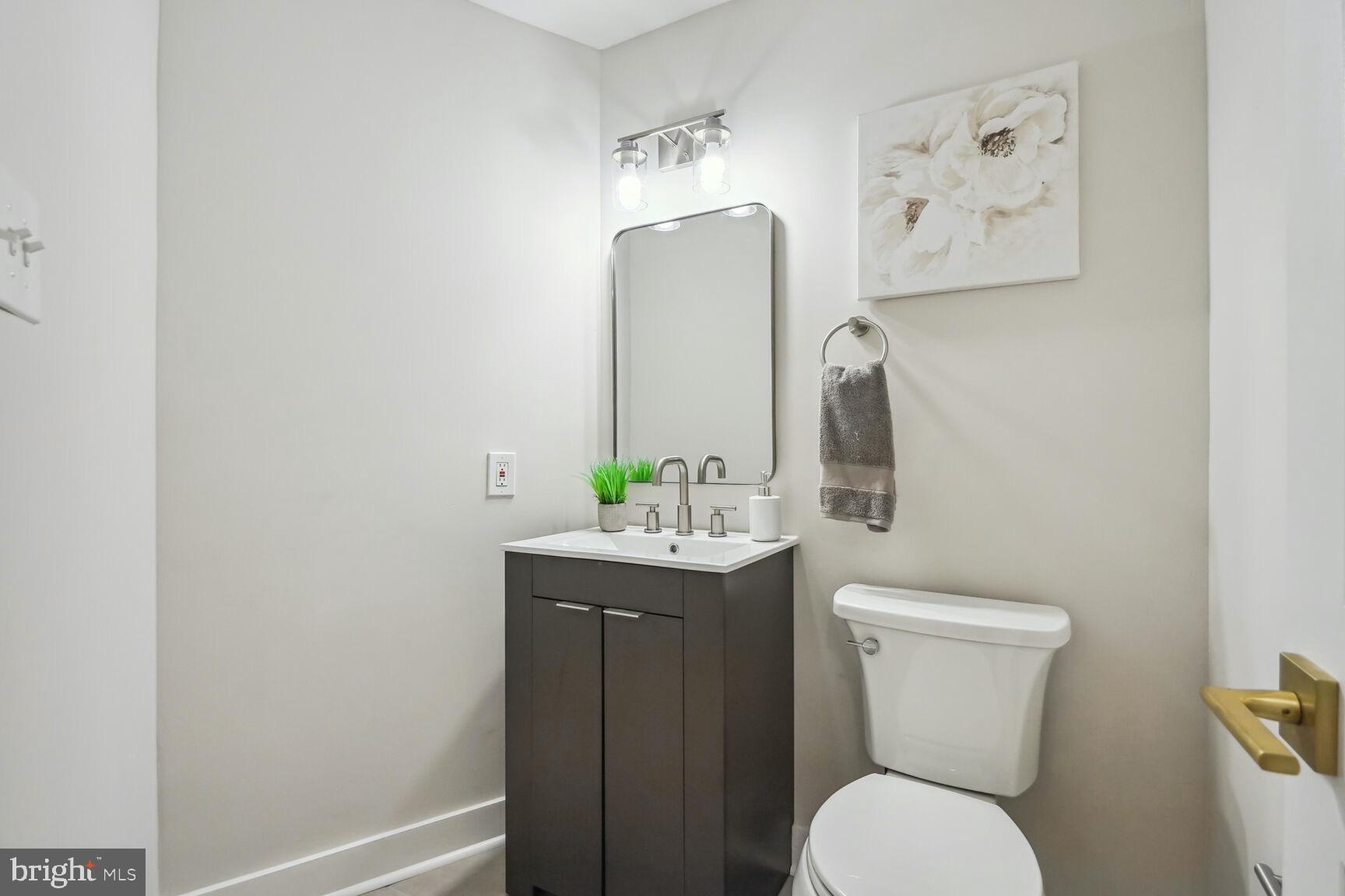 2215 Burgee Court Reston, VA 20191 - Photo 18 of 41 Main level half bath