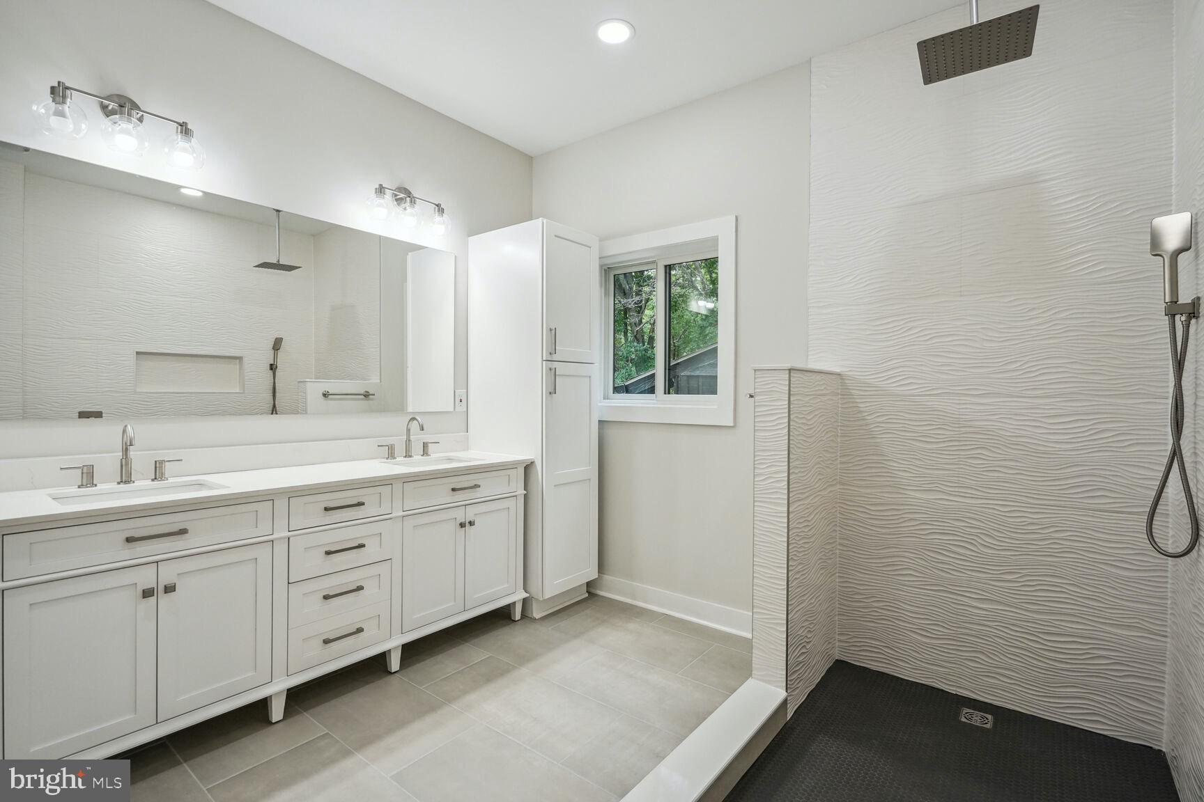 2215 Burgee Court Reston, VA 20191 - Photo 20 of 41 En-suite with walk-in shower, double vanity