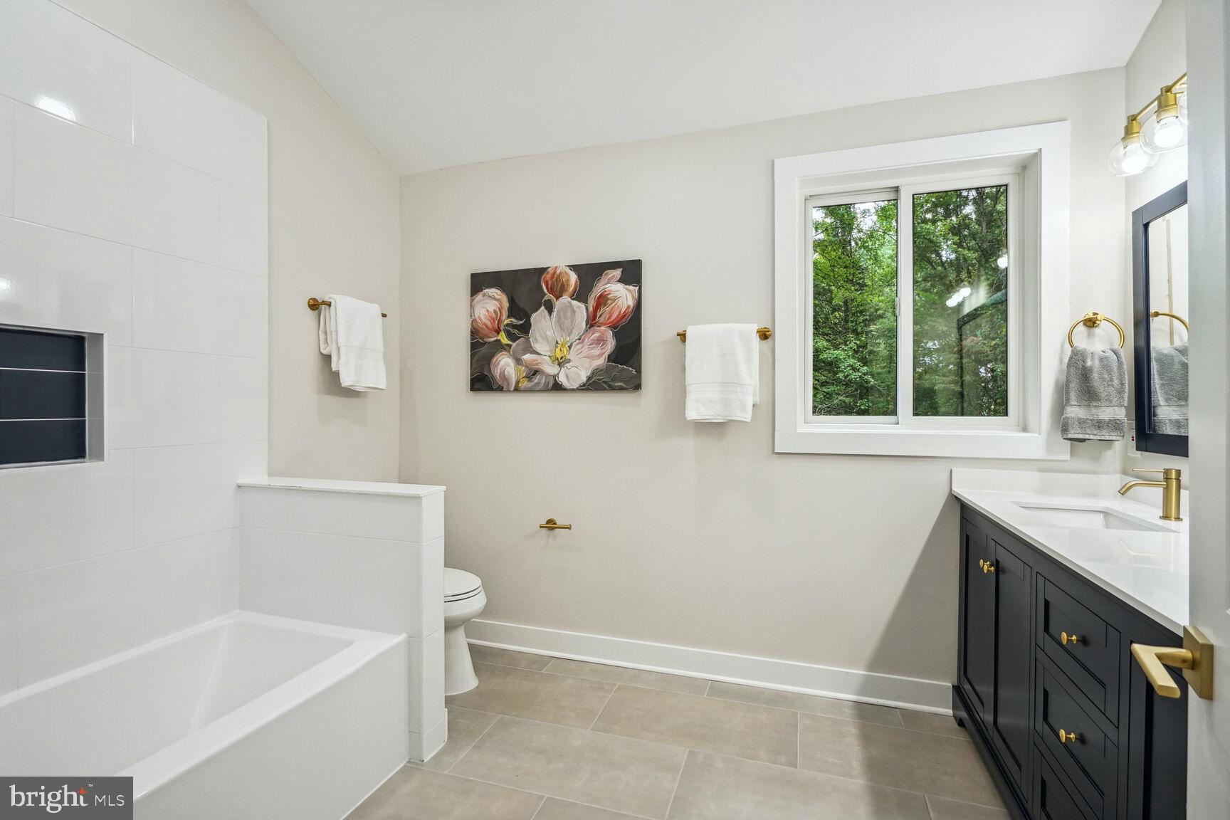 2215 Burgee Court Reston, VA 20191 - Photo 32 of 41 Upper level full bath with shower/tub combo