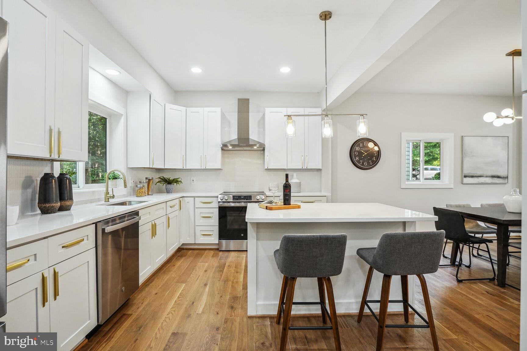 2215 Burgee Court Reston, VA 20191 - Photo 10 of 41 Gourmet kitchen