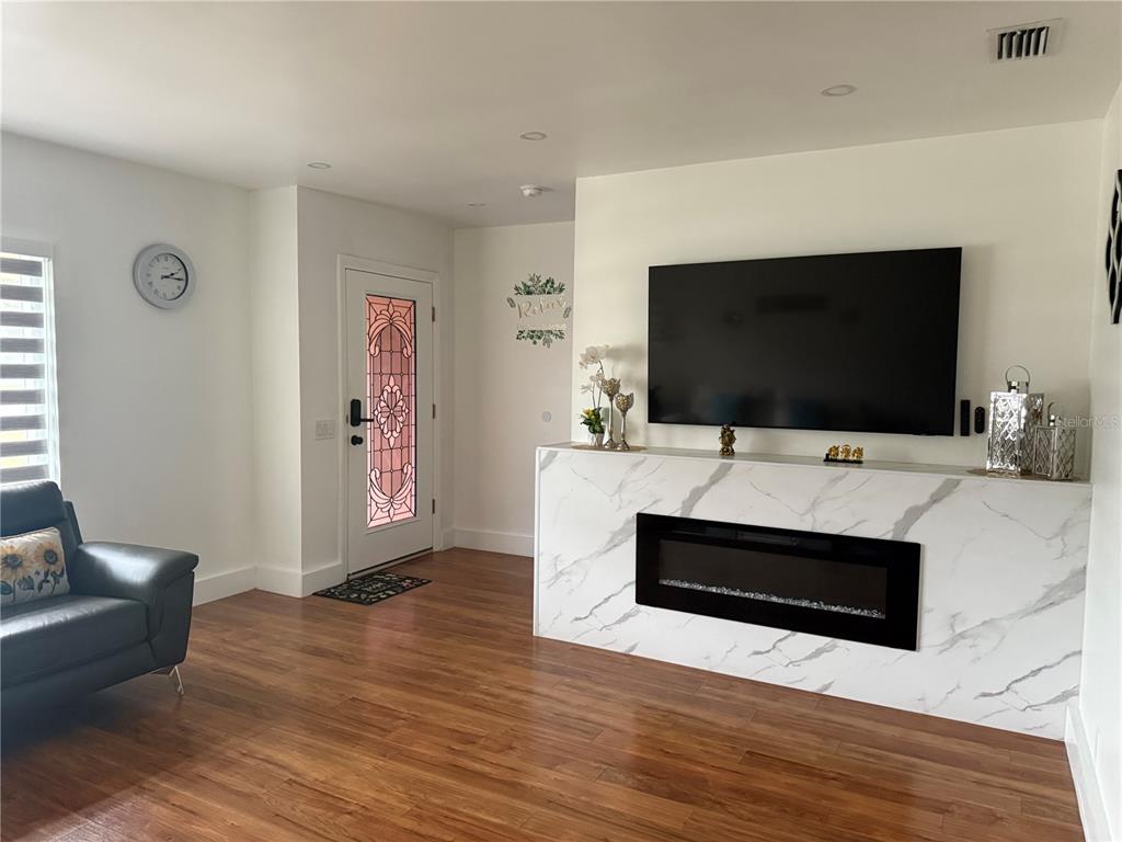 112 Lagoon Road Winter Haven, FL 33884 - Photo 3 of 21 a living room with furniture and a flat screen tv
