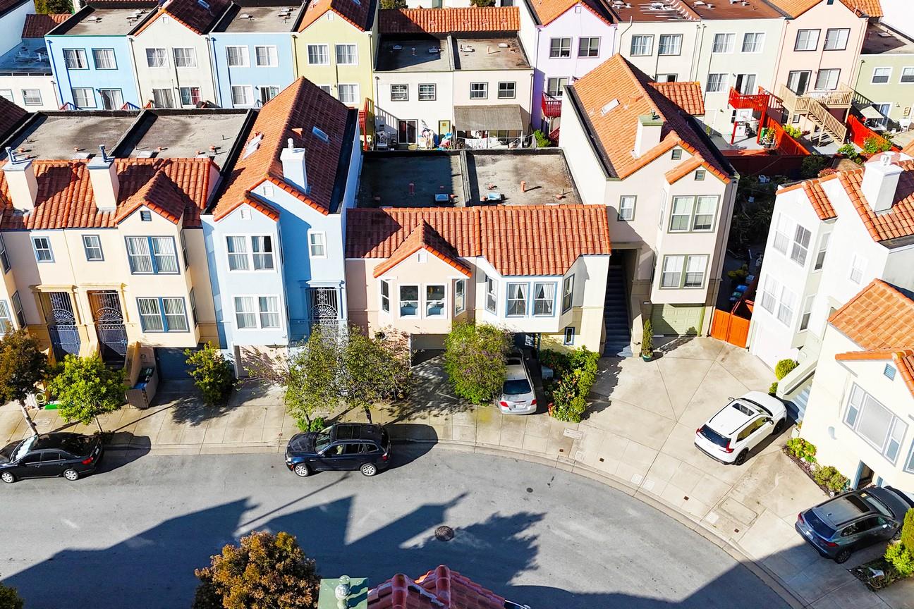 128 Orsi Circle San Francisco, CA 94124 - Photo 2 of 40